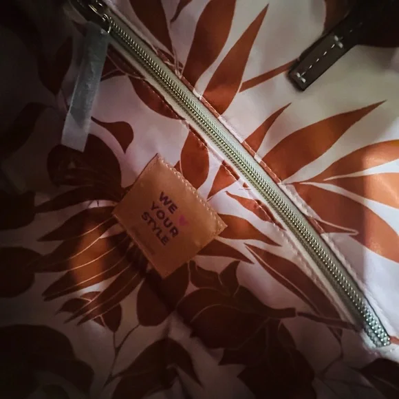 ⭐️Stella & Dot⭐️ Striped Burnt Coral/Tan and Brown Trim Women's Bag - Picture 3 of 4